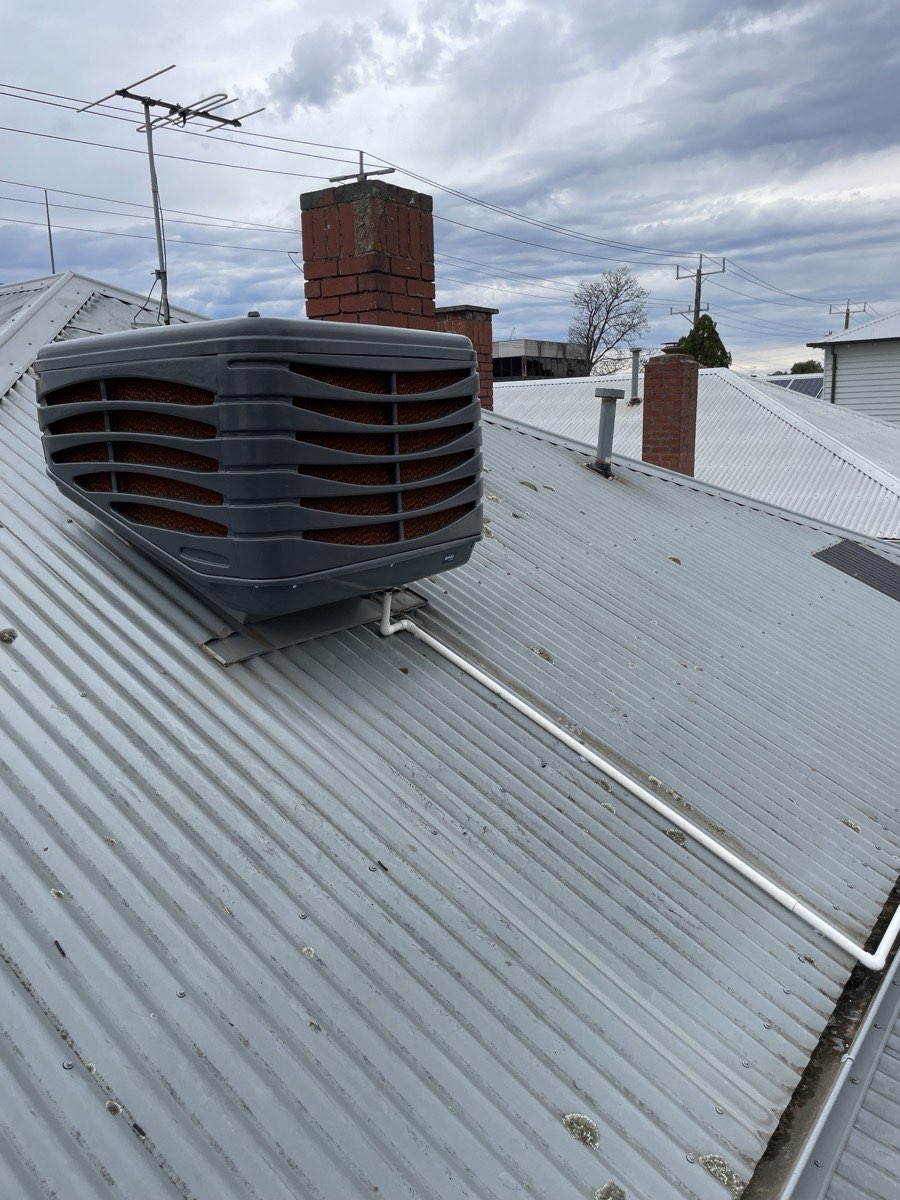Evaporative cooler installation on roof